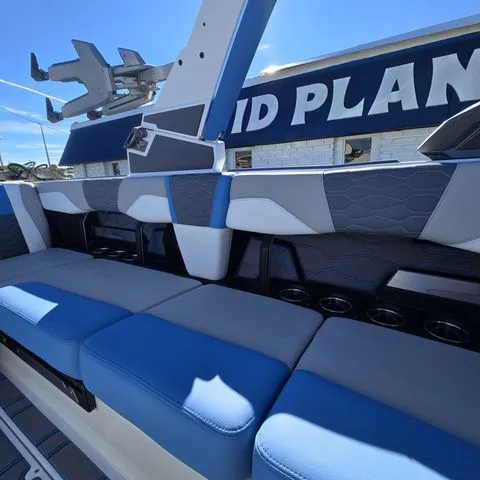 Slide: The Image of Malibu Wakesetter MXZ 24 MXZ 2026 - 15