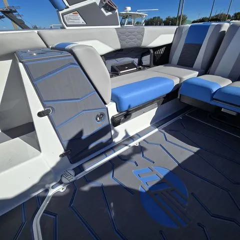 Slide: The Image of Malibu Wakesetter MXZ 24 MXZ 2026 - 16