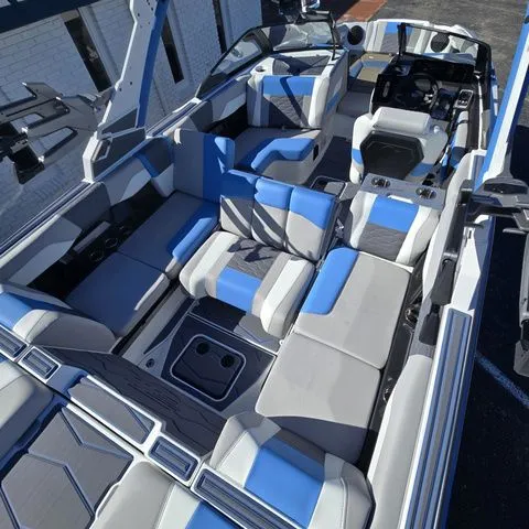 Slide: The Image of Malibu Wakesetter MXZ 24 MXZ 2026 - 17