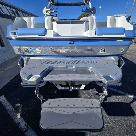 Slide: The Image of Malibu Wakesetter MXZ 24 MXZ 2026 - 8