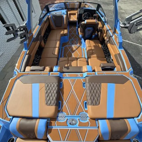 Slide: The Image of Malibu M Series M230 2026 - 10