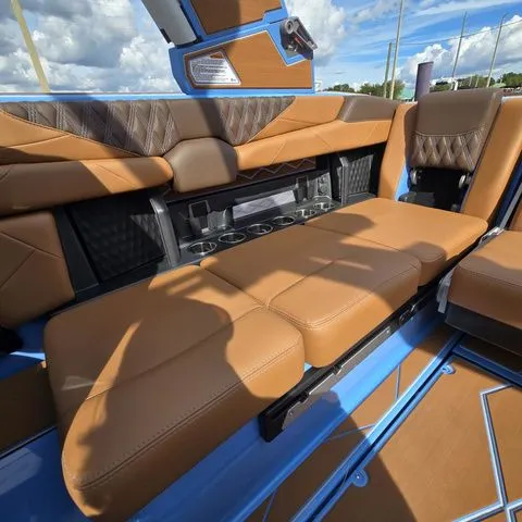 Slide: The Image of Malibu M Series M230 2026 - 17