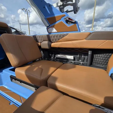 Slide: The Image of Malibu M Series M230 2026 - 18