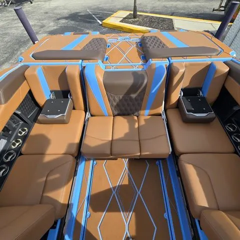 Slide: The Image of Malibu M Series M230 2026 - 21