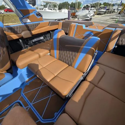 Slide: The Image of Malibu M Series M230 2026 - 22