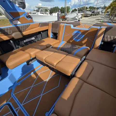 Slide: The Image of Malibu M Series M230 2026 - 23