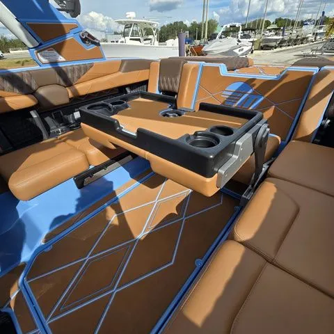 Slide: The Image of Malibu M Series M230 2026 - 27