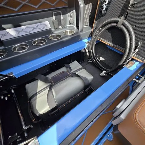 Slide: The Image of Malibu M Series M230 2026 - 28