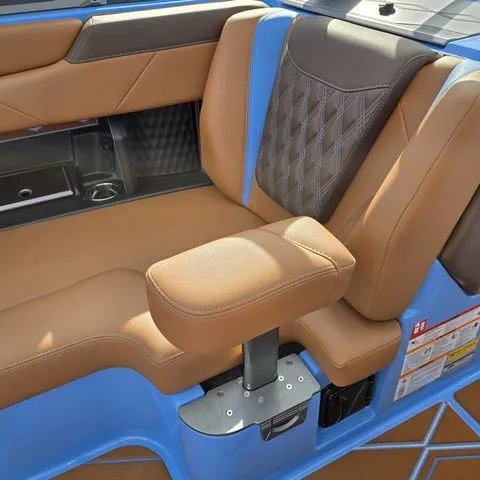 Slide: The Image of Malibu M Series M230 2026 - 33