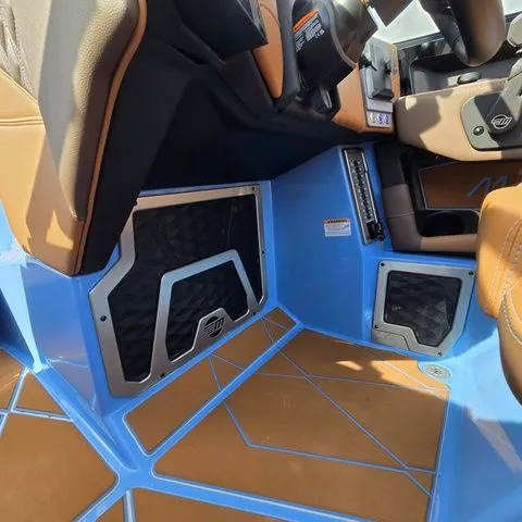 Slide: The Image of Malibu M Series M230 2026 - 34