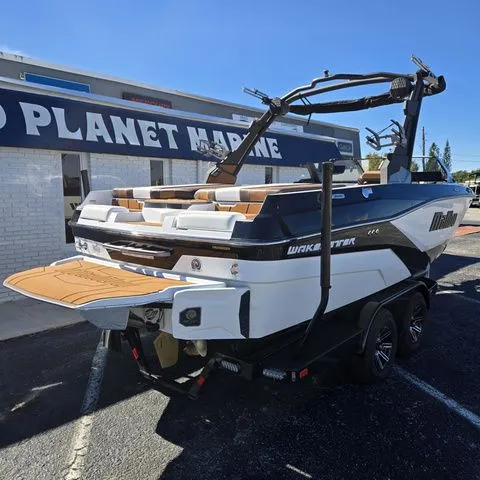 Slide: The Image of Malibu Wakesetter 21 LX 2026 - 3