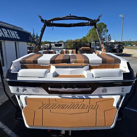 Slide: The Image of Malibu Wakesetter 21 LX 2026 - 4