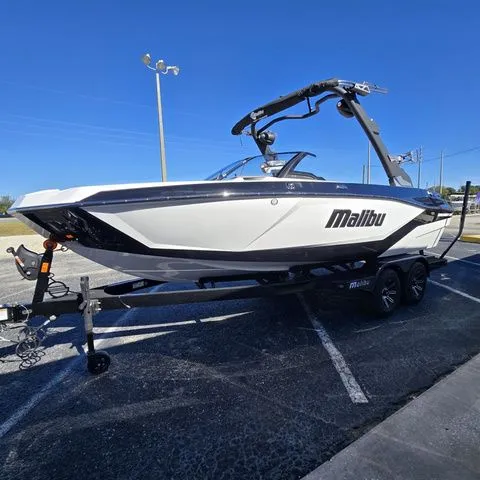 Slide: The Image of Malibu Wakesetter 21 LX 2026 - 5