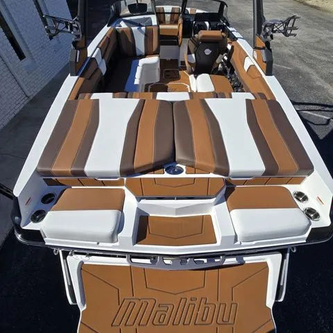 Slide: The Image of Malibu Wakesetter 21 LX 2026 - 6
