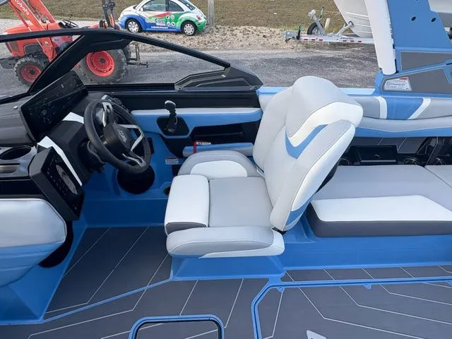 Slide: The Image of Malibu Wakesetter LSV 22 LSV 2026 - 11