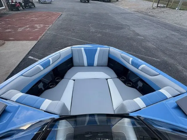 Slide: The Image of Malibu Wakesetter LSV 22 LSV 2026 - 12