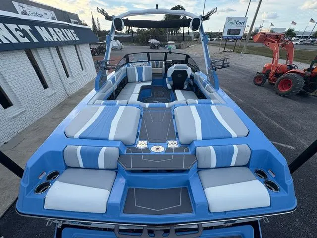 Slide: The Image of Malibu Wakesetter LSV 22 LSV 2026 - 15