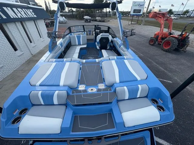 Slide: The Image of Malibu Wakesetter LSV 22 LSV 2026 - 7