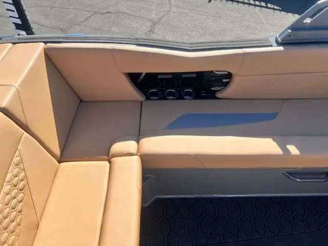 Slide: The Image of MasterCraft NXT24 2026 - 20