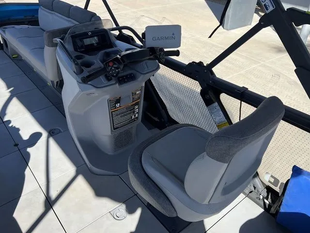 Slide: The Image of Sea-Doo Switch Cruise 21 2022 - 11