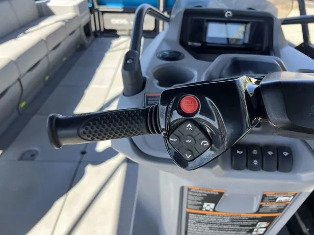 Slide: The Image of Sea-Doo Switch Cruise 21 2022 - 13