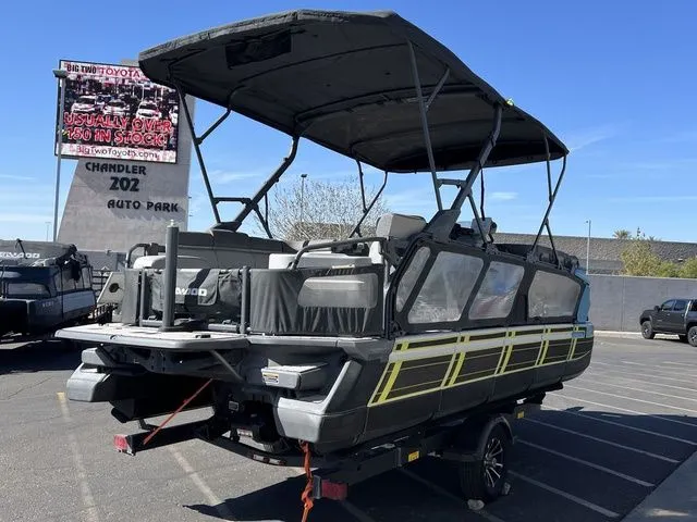 Slide: The Image of Sea-Doo Switch Cruise 21 2022 - 4