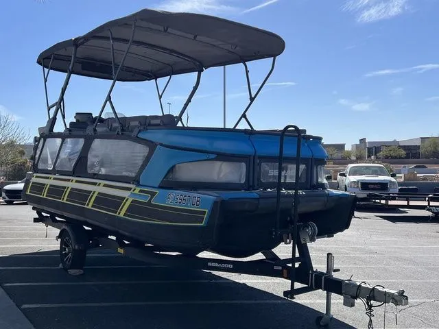 Slide: The Image of Sea-Doo Switch Cruise 21 2022 - 6