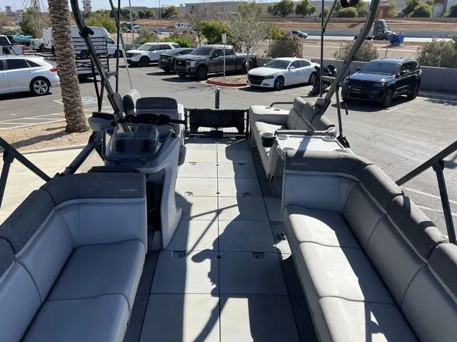 Slide: The Image of Sea-Doo Switch Cruise 21 2022 - 9