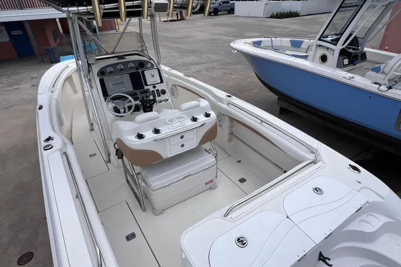 Slide: The Image of 2003 Wellcraft 29 CCF boat interior with helm, seating, and controls. - 15