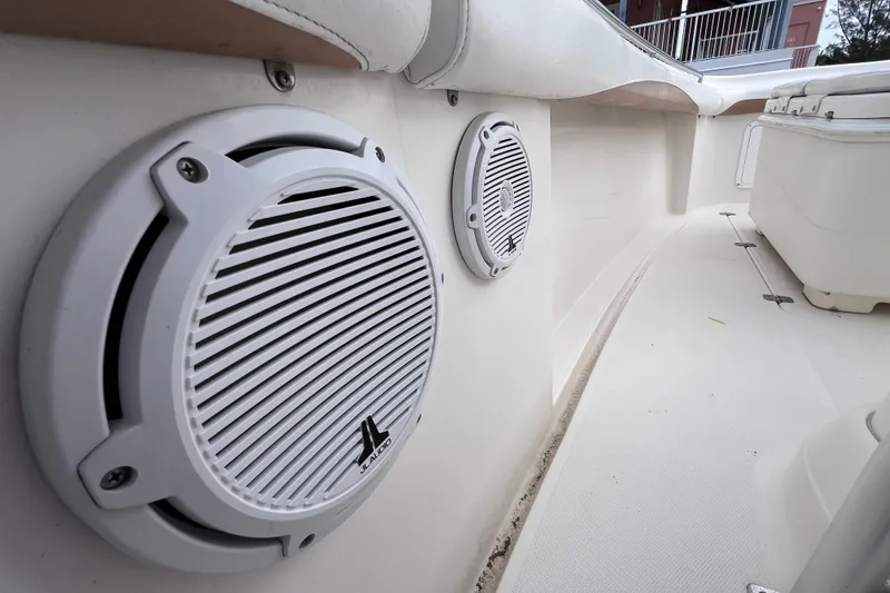 Slide: The Image of 2003 Wellcraft 29 CCF boat interior with JL Audio speakers installed. - 41