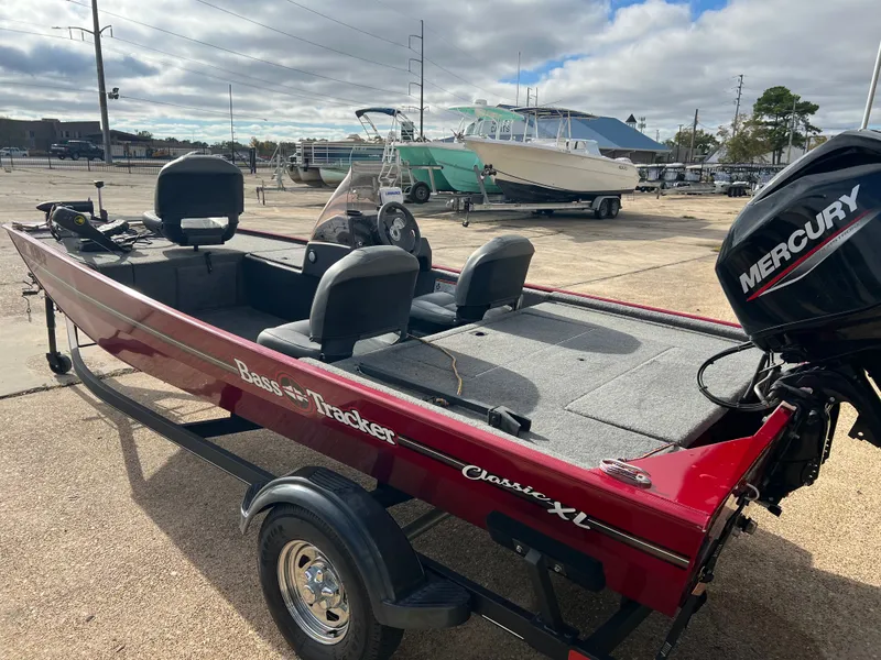 Slide: The Image of Tracker Bass Tracker Classic XL 2023 - 9