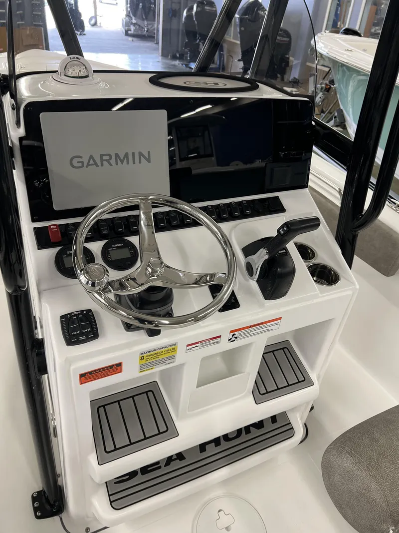 Slide: The Image of Sea Hunt Ultra 229 2026 - 11