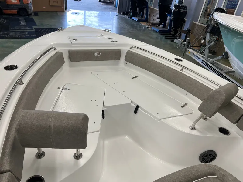 Slide: The Image of Sea Hunt Ultra 229 2026 - 12