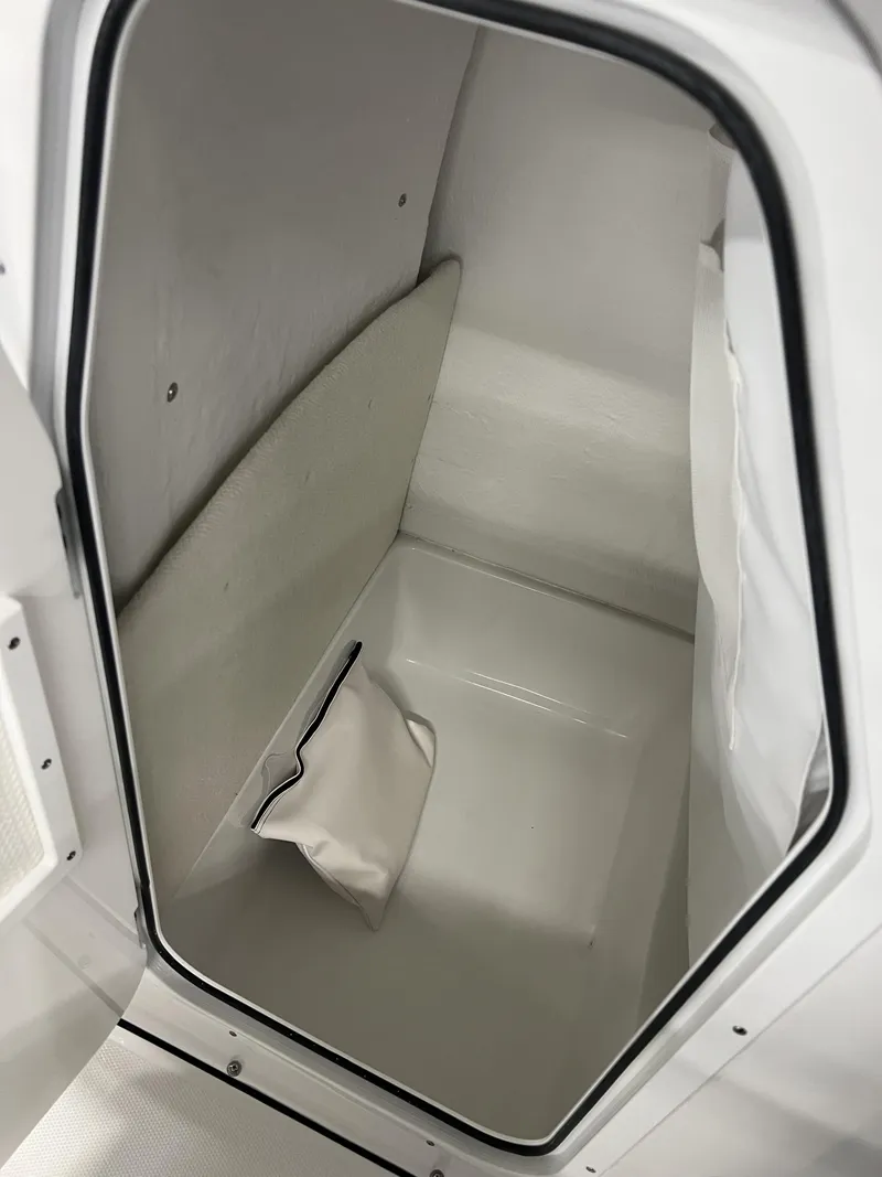 Slide: The Image of Sea Hunt Ultra 229 2026 - 14