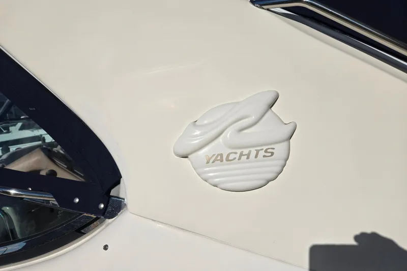 Slide: The Image of Sea Ray 540 Sundancer 2000 yacht emblem on white exterior. - 14