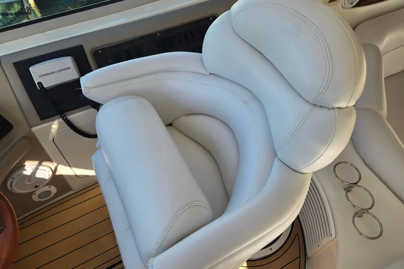 Slide: The Image of Luxurious white leather seat on 2000 Sea Ray 540 Sundancer yacht interior. - 33