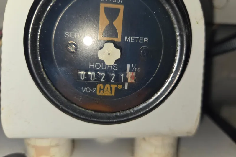 Slide: The Image of Hour meter reading on a 2000 Sea Ray 540 Sundancer boat engine. - 63