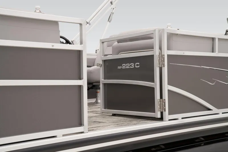 Slide: The Image of Ranger Boats Reata 223C 2024 - 10