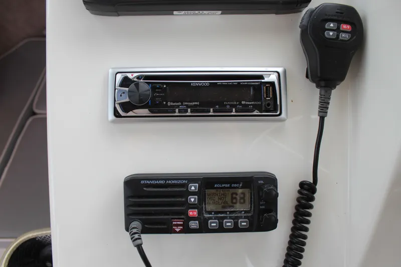 Slide: The Image of Parker Marine 2120 Sport Cabin 2014 - 22