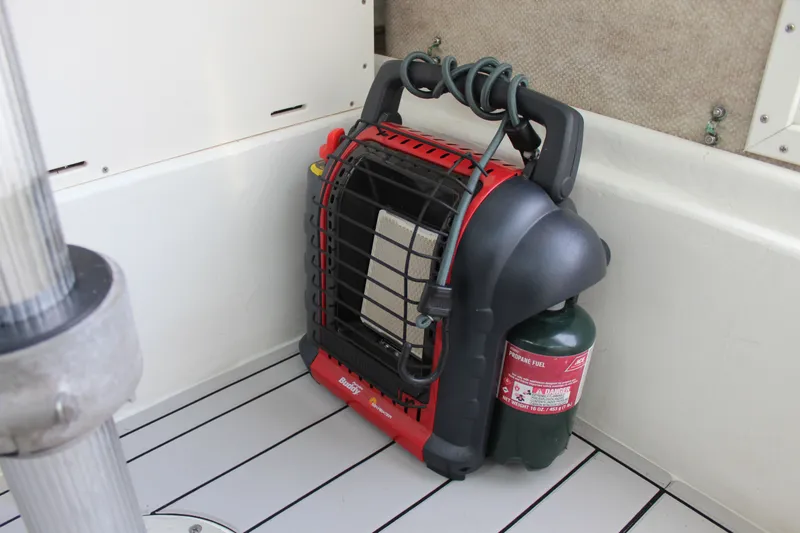 Slide: The Image of Parker Marine 2120 Sport Cabin 2014 - 23