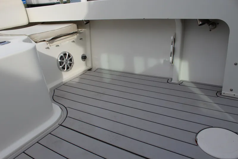 Slide: The Image of Parker Marine 2120 Sport Cabin 2014 - 27