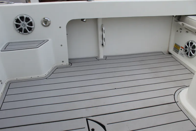 Slide: The Image of Parker Marine 2120 Sport Cabin 2014 - 28