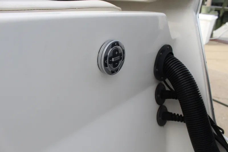 Slide: The Image of Parker Marine 2120 Sport Cabin 2014 - 30