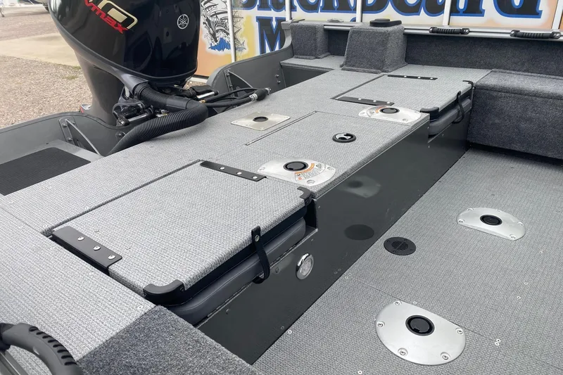 Slide: The Image of 2026 G3 Angler V17 FS boat interior with Yamaha VMAX engine, featuring storage compartments. - 9