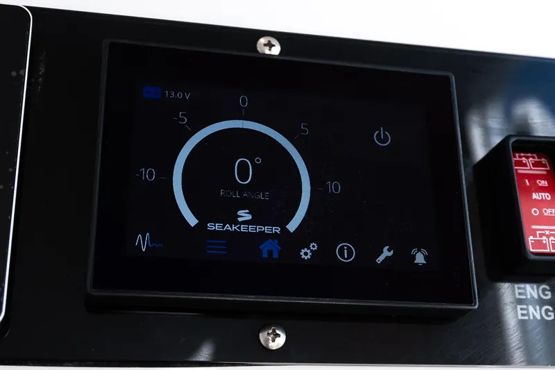 Slide: The Image of Seakeeper control panel on 2019 Mag Bay 33 CC boat, displaying roll angle. - 35