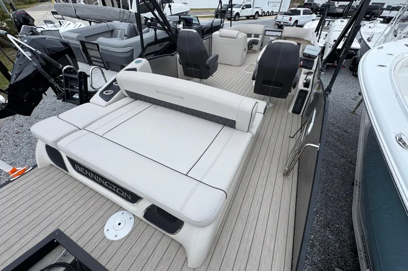 Slide: The Image of 2019 Bennington 25 RSBDN pontoon boat with spacious seating and modern design. - 30