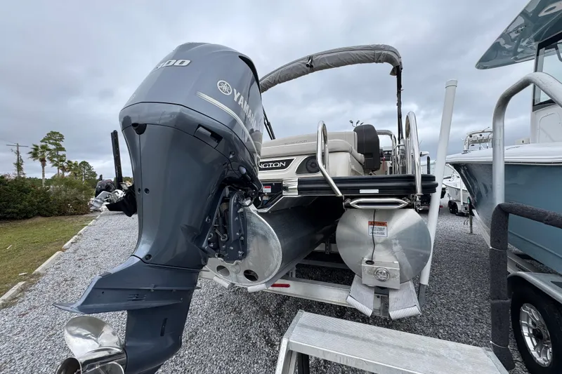 Slide: The Image of 2019 Bennington 25 RSBDN pontoon boat with Yamaha outboard motor on trailer. - 6