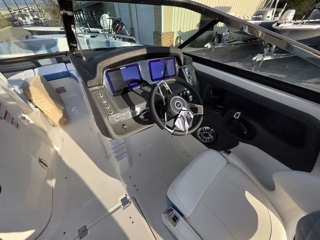 Slide: The Image of Chaparral 270 OSX 2026 - 18