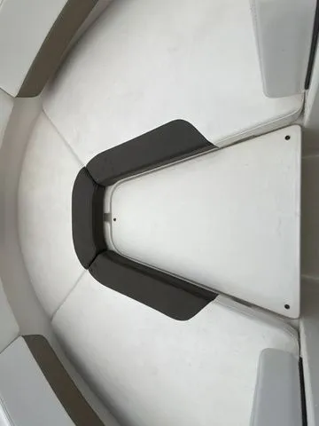 Slide: The Image of Robalo R227 Dual Console 2021 - 11