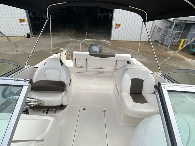 Slide: The Image of Robalo R227 Dual Console 2021 - 13